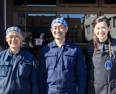 ふくべ鍛冶 干場勝治さん(左)・健太朗さん(中央)・由佳さん(右)