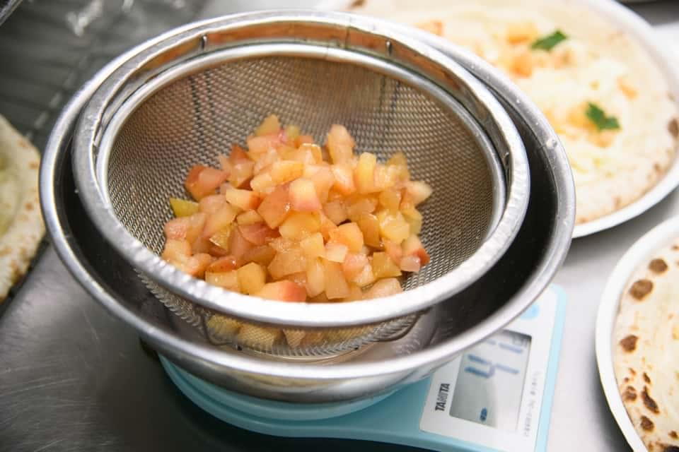 規格外のふじを甘露煮に。規格外のりんごを活用していただきました。