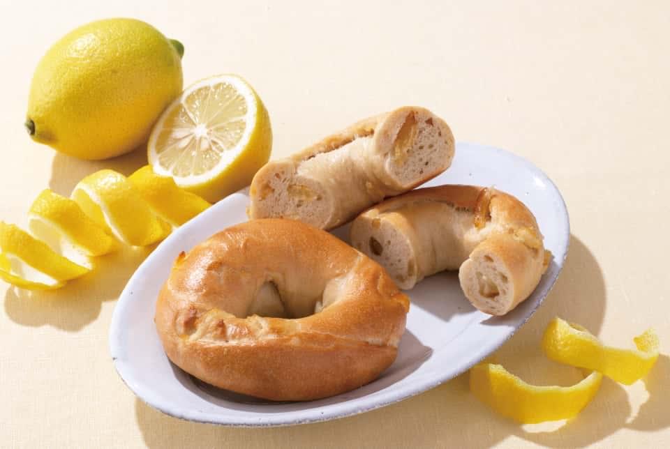 搾汁後の皮から生まれた「もったいない瀬戸内レモンベーグル」