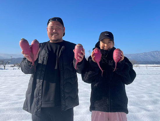 真っ赤な「紅くるり大根」で雪ニモマケズ！