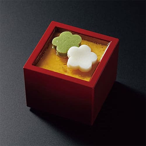 和三盆ムースと梅型抹茶・ミルク羹