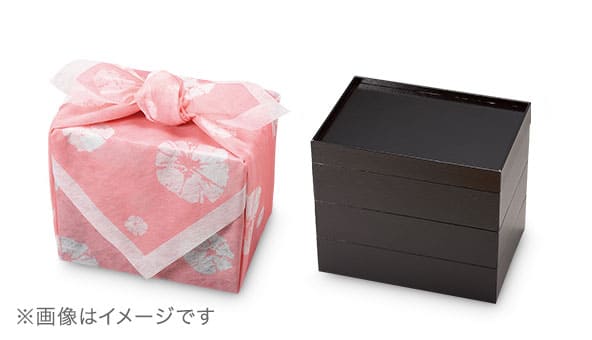 お重には一品一品おいしく盛り付けを済ませ、作りたてのおいしさを保つために急速冷凍してお届けします。ご自宅では解凍するだけ。新年の食卓の準備が、ぐっと楽になります。