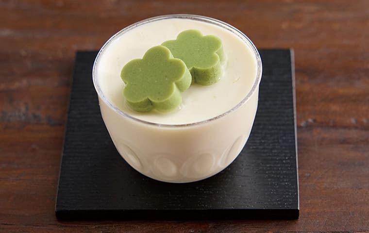 和三盆ムースと梅型抹茶羹