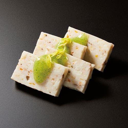 鯛真丈　ブロッコリーソースと菊花蜜煮
